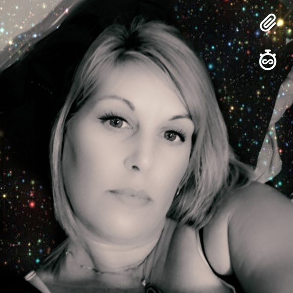 Meet your Posher, Melanie - Picture 1 of 1